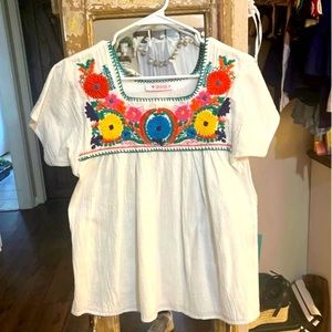 Izzy and Lola cotton embroidered peasant top Size Small
